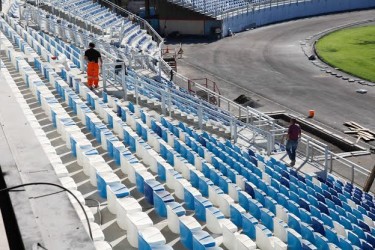Los colores celestes y blanco predominan en las butacas del estadio.