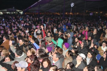 Miles de personas llegaron hasta el parque comunal de Coltauco.
