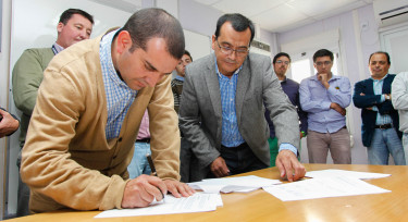 La firma se llevó a cabo en las dependencias de la empresa.