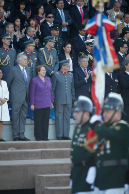 La Presidenta Michelle Bachelet estuvo acompañada de autoridades militares y regionales.