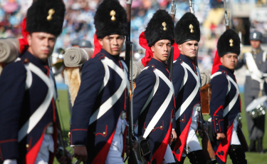Las representaciones de los antiguos soldados tuvieron cabida en la cancha del estadio El Teniente.