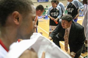 Cipriano Núñez dirigió a la última selección chilena adulta de básquetbol. 
