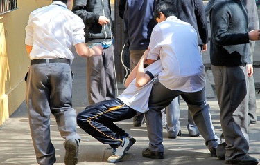 El Bullying escolar también se puede demostrar a través de golpes entre estudiantes. 