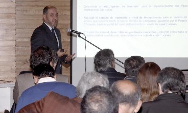 La exposición  y detalles del estudio fueron presentados por  José Pool, inspector fiscal del nivel central del MOP.