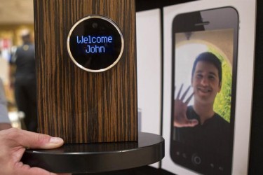 Una vista del sistema de cerradura digital Goji, que busca automatizar los ingresos a un hogar mediante una aplicación y un teléfono móvil. Foto: Reuters.