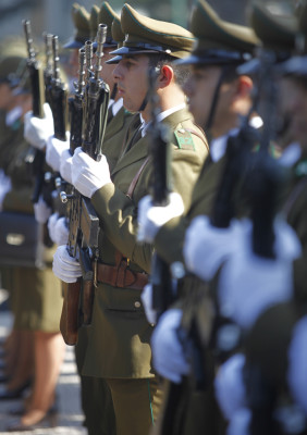 Los uniformados rindieron honores durante toda la tradicional ceremonia. 