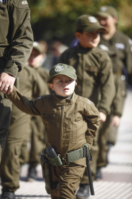 Los niños vestidos como efectivos del Gope dieron la cuota de ternura al desfile.