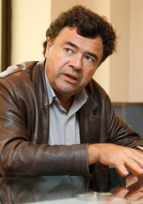 El ex diputado y alcalde de Rancagua, Esteban Valenzuela, es uno de los políticos detrás de esta iniciativa.