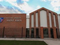 Tres en Química y uno en Matemáticas 1. 