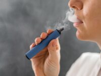 Uno de los puntos centrales de esta legislación es la prohibición de venta a menores de 18 años, una medida que busca frenar el creciente consumo adolescente de estos productos.