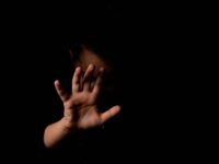 Juan Manuel denuncia las graves consecuencias que ha enfrentado tras ser acusado falsamente de abuso sexual por parte de la madre de su hijo, en un proceso que lo ha mantenido alejado del menor durante años y en el que cuestiona fuertemente el actuar de las instituciones involucradas, como el Programa de Reparación de Maltrato (PRM) de la Corporación Acogida de Pichilem