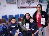 La actividad se llevó a cabo en las distintas salas de espera del recinto, incluidos los espacios del consultorio y del servicio de urgencia.
