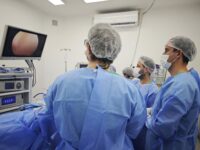 En la jornada fueron intervenidos seis pacientes, con la realización de cuatro reparaciones de manguito rotador y dos implantes de prótesis de hombro.