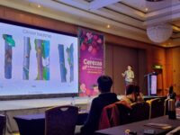Investigadores del Centro de Estudios Avanzados en Fruticultura participaron en dos encuentros clave para el sector, presentando avances sobre portainjertos y sanidad vegetal.