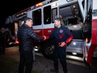 Se trata de un carro marca Ferrara, modelo Inferno, equipado con una escala aérea de 23 metros y una torre monitor con capacidad de descarga de 5 mil litros de agua por minuto