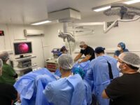 Innovación médica pionera en la red asistencial contribuye a reducir lista de espera quirúrgica en urología.