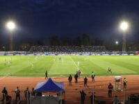 El pasado sábado, durante el encuentro entre O’Higgins y Cobresal, se estrenaron oficialmente las nuevas luminarias del Estadio Municipal Jorge Silva Valenzuela. Fue el último partido en que el equipo rancagüino jugó como local en San Fernando.