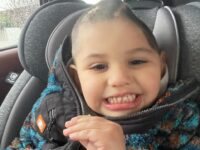 La familia agradeció profundamente a todas las personas que colaboraron en la campaña solidaria que permitió reunir los fondos necesarios para la intervención, así como a quienes han seguido de cerca el caso desde el inicio.