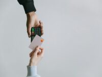 Tecnologías como la biometría y la tokenización se consolidan como herramientas clave para agilizar los pagos y reducir el fraude.