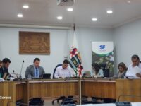 El Concejal Álvarez demanda se priorice la auditoría externa, mientras el alcalde argumenta
que esta "podría dejar de hacer algo que sea necesario para la comunidad"