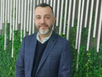 En entrevista con El Tipógrafo, la autoridad comunal detalló los avances más importantes en obras públicas y reafirmó su compromiso con una gestión eficiente y transparente de los fondos municipales.