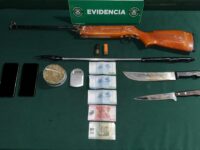 Uno de los arrestados mantenía orden vigente por el delito de amenazas.