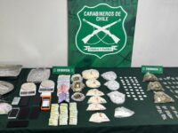 En el allanamiento se decomisaron más de 2 kilos de pasta base, 368 gramos de marihuana elaborada, 83 gramos de cocaína.