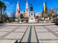 La ceremonia contó con la participación de diversos colegios de Rancagua, que desfilaron ante los asistentes.