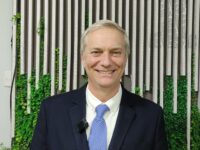 Según la última encuesta Cadem, Evelyn Matthei se mantiene tercera con 14% y Franco Parisi cuarto con 11%. 