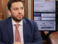 "Numerosos clientes reportan aumentos abruptos, desproporcionados e injustificados en sus boletas, los que llegan al doble o incluso triple de sus consumos promedios históricos, una situación que es claramente irracional e irregular," afirmó el legislador.