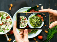 Natalia Contreras, de la Escuela de Nutrición y Dietética de la UNAB, señala que las dietas y planes estandarizados que circulan en plataformas digitales pueden generar problemas de salud, desde déficits nutricionales hasta trastornos alimentarios.