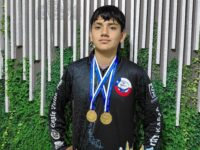 A sus 13 años, Máximo Farías Guzmán se colgó dos medallas de bronce en el Mundial de Tiro al Blanco con aire comprimido en Finlandia, enfrentando a competidores mayores y adaptándose a condiciones climáticas desconocidas para él.


