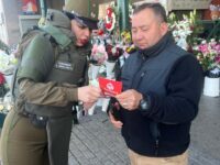 Entregaron recomendaciones a transeúntes sobre el robo de vehículos, el robo por sorpresa y el robo con violencia.