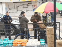 En medio de la revisión, personal policial se percató de un fuerte olor a droga.
