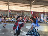 El evento, organizado por el Departamento de Cultura de la Municipalidad de Chimbarongo y el Servicio Local de Educación Pública (SLEP) Colchagua, fue una impecable muestra de tradición y talento juvenil. 
