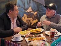 Con referencias al fútbol y al “Mundial de Desayunos”, ambos restaurantes lanzaron un mensaje en tono humorístico, invitando a la comunidad a imaginar qué pasaría si colaboraran en una propuesta en conjunto.