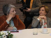 La investigación periodística coincidió con los hallazgos de un estudio interno de Chile Vamos, que analizó setenta perfiles —en su mayoría anónimos— responsables de difundir mensajes de odio y noticias falsas.