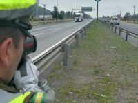 Controles rigurosos de velocidad y alcoholemia buscan prevenir accidentes y garantizar la seguridad vial en las principales carreteras de ambas provincias.