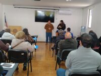 La actividad fue encabezada por la Dra. Josefina Zegers, quien, en representación del equipo directivo del hospital, subrayó la importancia de abrir instancias de encuentro y diálogo con la población usuaria.