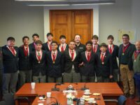 Durante la ceremonia, el alcalde expresó su orgullo por el grupo de jóvenes que llevará el nombre de la comuna y de la región a un torneo nacional.
