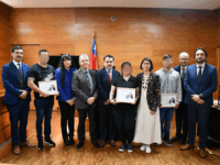 En la actividad, efectuada en el Juzgado de Garantía de Rancagua, participaron, además, el juez encargado del TTD, Mauricio Silva; el fiscal jefe de la ciudad, Claudio Meneses; el defensor jefe de la comuna, Leonardo Valencia, y representantes del Servicio Nacional para la Prevención y Rehabilitación del Consumo de Drogas y Alcohol.