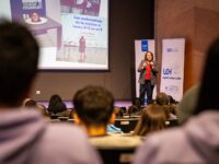   “Con ciencia contra la desinformación: descubre, pregunta y comprueba” fue el lema que inspiró este año al Festival de las Ciencias 2025, una celebración nacional que busca acercar el conocimiento a la ciudadanía y promover el pensamiento crítico frente a los desafíos del mundo actual.
