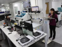 Las mejoras se traducen en beneficios directos para los pacientes, ya que la autonomía del laboratorio reducirá los tiempos de espera y entregará resultados más confiables.