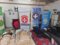 De acuerdo con el comunicado difundido la tarde del miércoles, las asociaciones convocaron a sus asociados y funcionarios a marcar su ingreso en el reloj control y reunirse en el frontis del hospital para iniciar la movilización a partir de las 8:00 horas de hoy.
