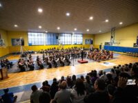 Ante un Gimnasio Municipal colmado de vecinas y vecinos, este domingo se llevó a cabo el concierto de clausura del XVII Encuentro de Orquestas Juveniles de San Fernando, actividad organizada por la Municipalidad de San Fernando, a través de su Departamento de Cultura.