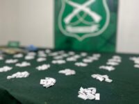 En el procedimiento se incautaron diferentes tipos de drogas, entre ellas 14 catridge de aceite de hachís y 500 envoltorios de pasta base de cocaína.
