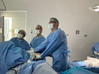 La directora del establecimiento, Margarita Yercic, señaló que "gracias al compromiso de nuestros equipos, hemos podido operar a pacientes que llevaban años esperando". 