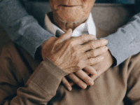 La fecha busca reconocer la contribución de las personas adultas mayores al desarrollo humano y económico de la sociedad.