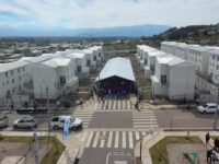 El nuevo conjunto habitacional fue entregado en una ceremonia que reunió a autoridades y beneficiarios.