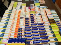 La acción se desarrolló durante una ronda de inspecciones en el lugar, instancia donde Carabineros advirtió el ofrecimiento de estos productos en puestos informales.